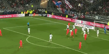 阿森纳以2-0击败布伦特福德，扩大领先优势，巩固争冠地位。