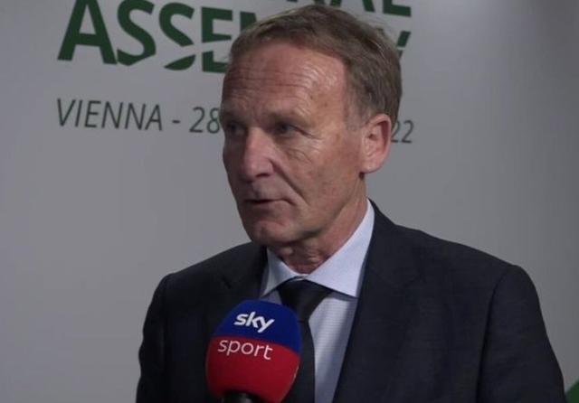 前锋远射破门，比分被重新点燃