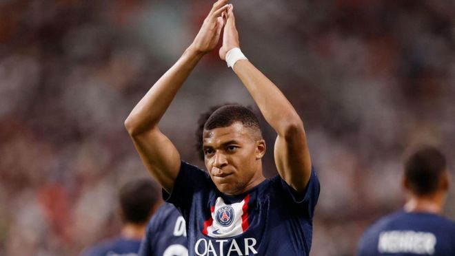 官方：费迪南德将担任世界杯抽签仪式主持人，布雷迪、奥尼尔等参加