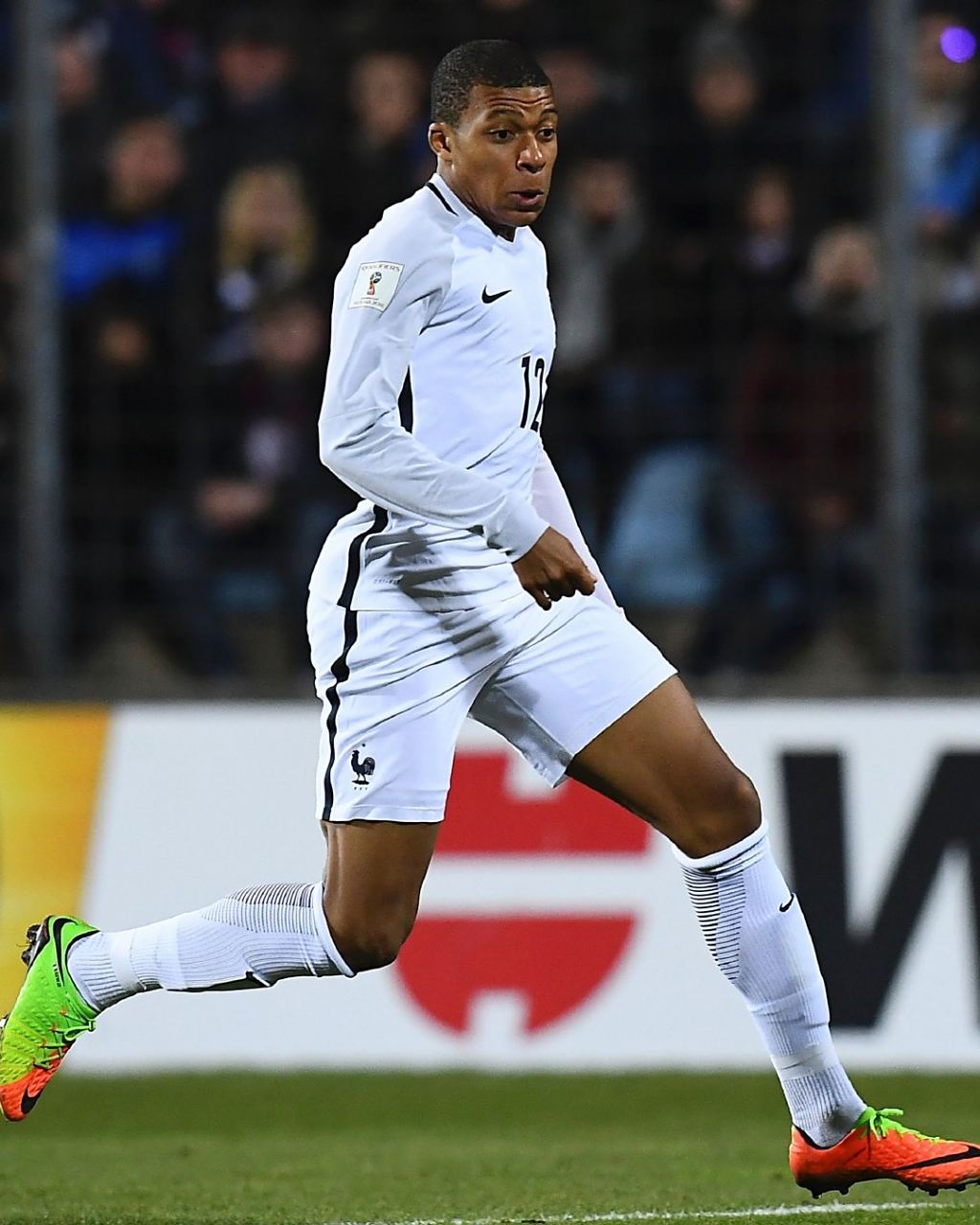 成都刮起“法国旋风” “眼镜侠”勒布伦兄弟闪耀混团世界杯